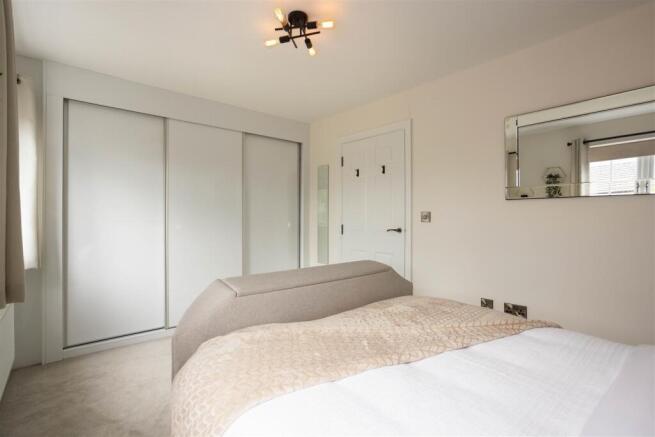 4 bed Semi-Detached for sale Image 8
