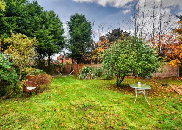 5 Manor Close - Garden.jpg
