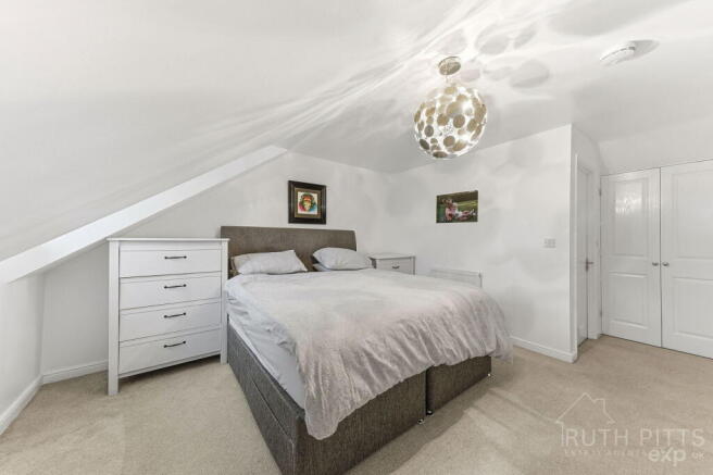 3 bed Town House for sale Image 12