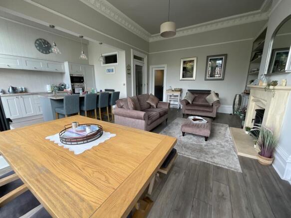 2 bed Flat for sale Image 7