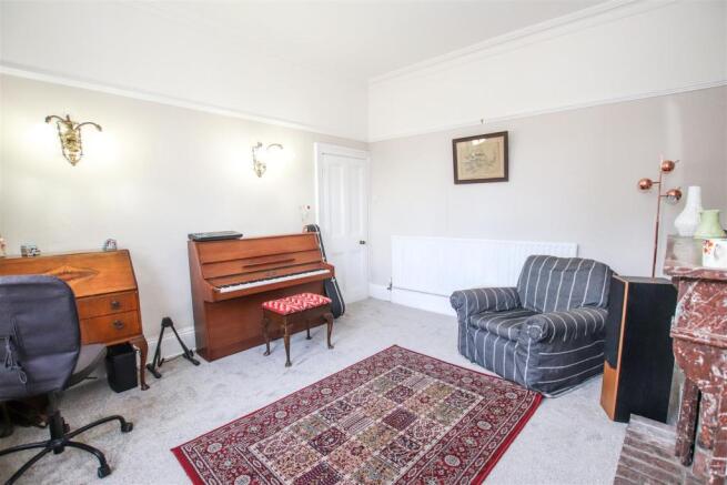 SITTING ROOM