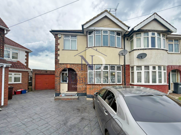 THREE BEDROOM TWO BATHROOM SEMI-DETACHED HOUSE IN