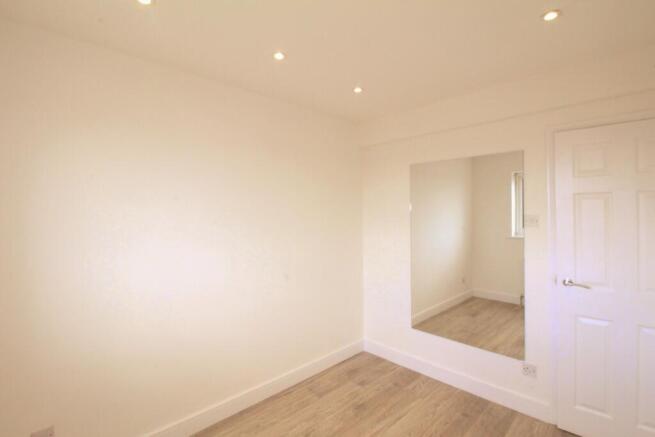 2 bed Semi-Detached to rent Image 12