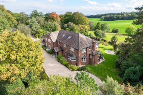 Chelford Road, Prestbury, Macclesfield, Cheshire, SK10