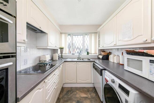 Kitchen 2.jpg