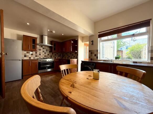 Call 02920 668585 to secure your viewing _5