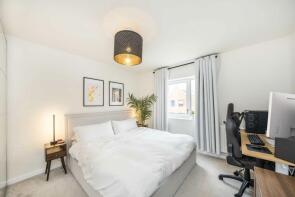16, 5 Buttercup House, Springfield Drive, London SW17 0SX