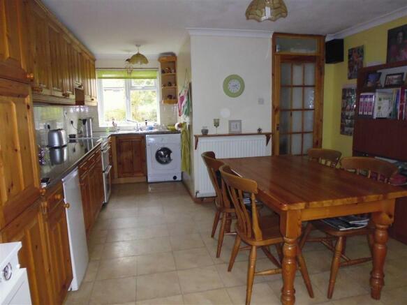 Kitchen / Dining Roo