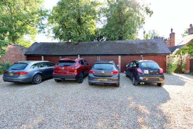Garage/Parking