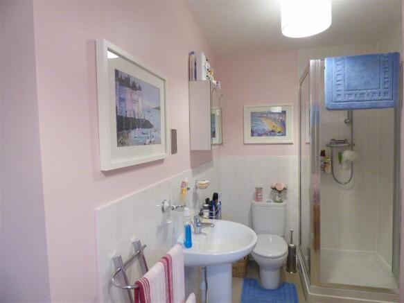 Ensuite shower & Dre