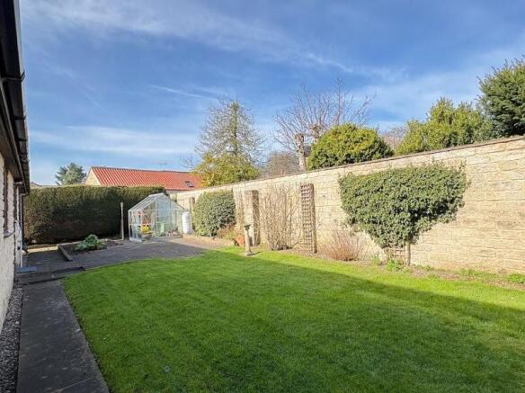4 bed Detached Bungalow for sale Image 8