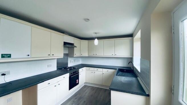 4 bed Detached to rent Image 7