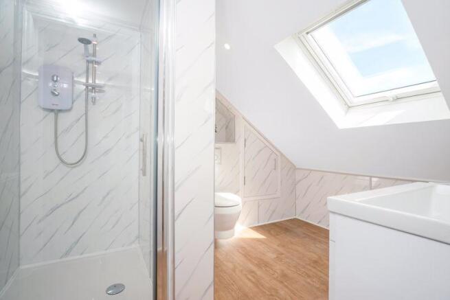 EN SUITE TO LO...