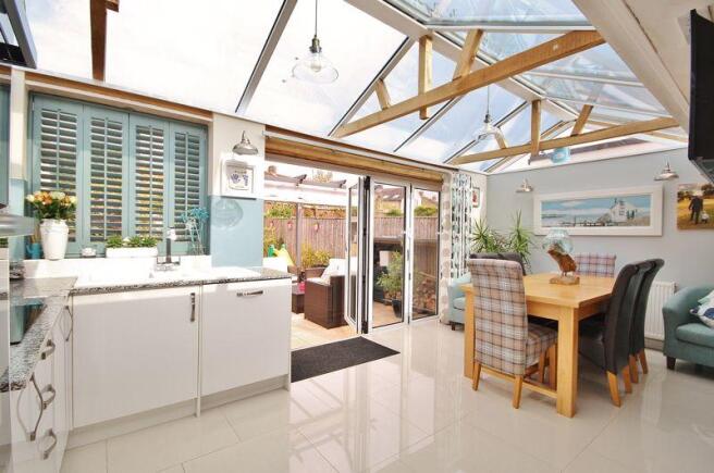 Kitchen/Dining...