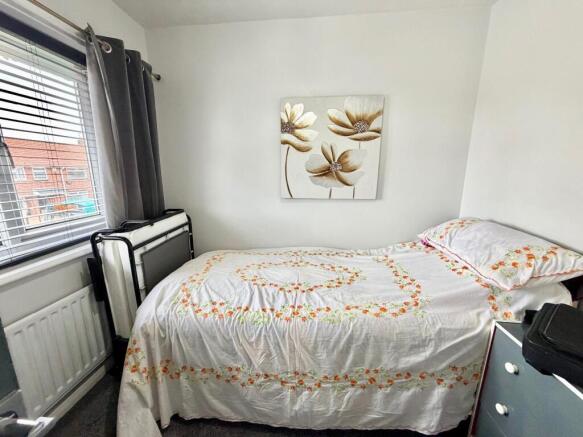 4 bed Semi-Detached for sale Image 10