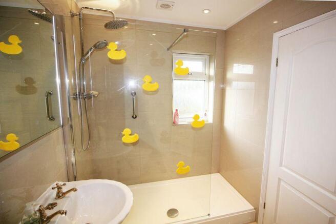 Bed 2 ensuite a