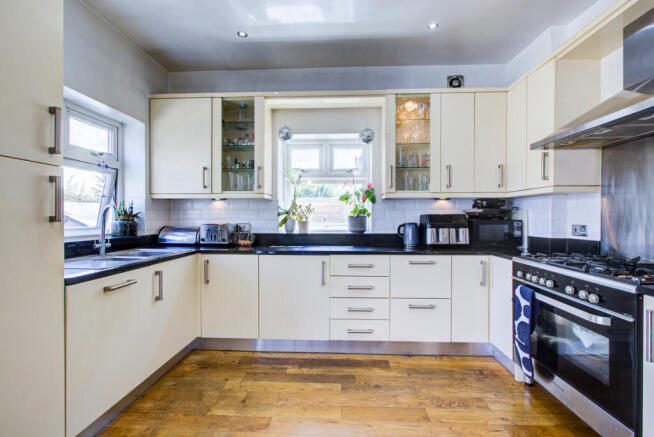 Fairleigh Drive, Leigh-on-sea, SS9 photo 4