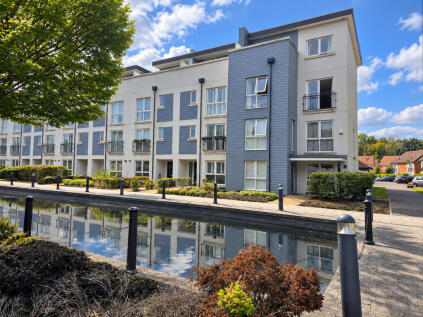 Canalside, Redhill, RH1