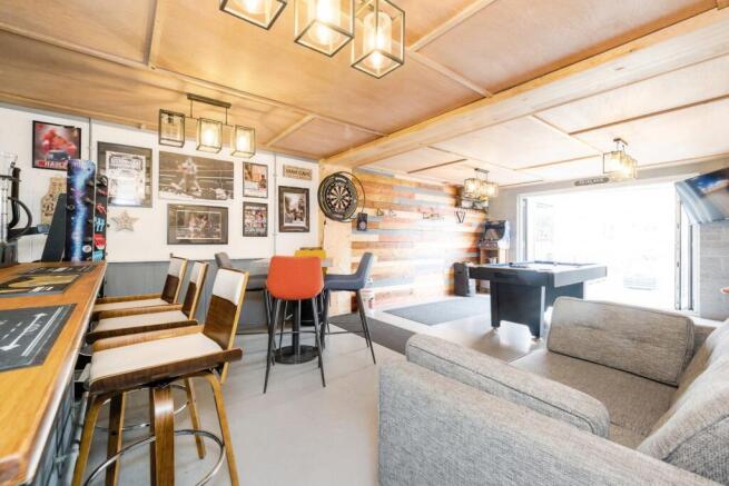 Bar/Garden Room