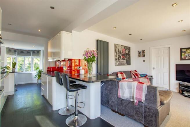 Kitchen Breakfast Bar_DSC0989-HDR copy.jpg