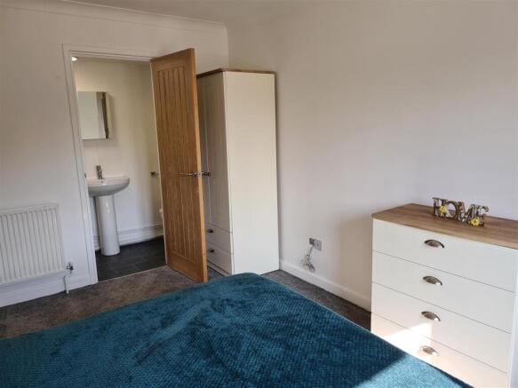 Room 1, Ensuite Room