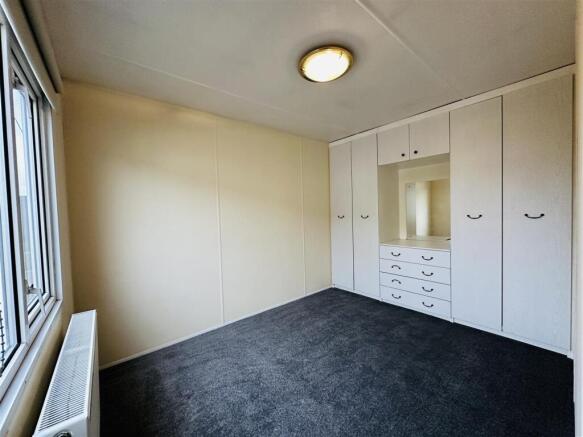 2 bed Park Home for sale Image 8