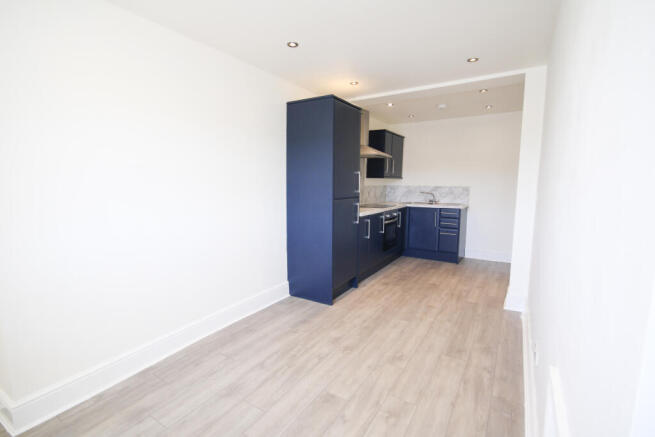 2 bed Flat to rent Image 4