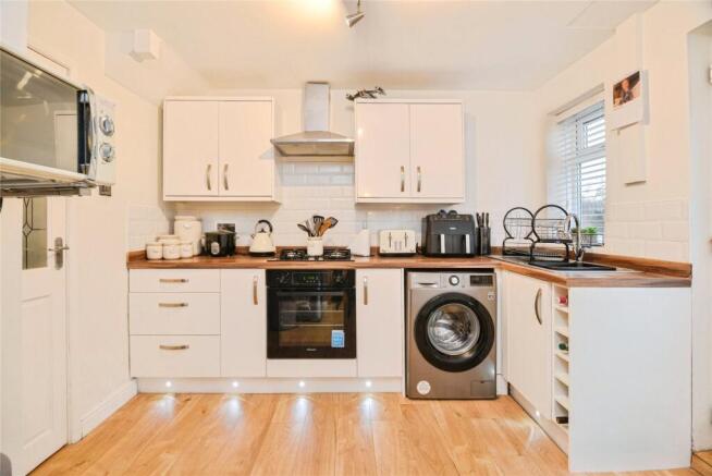 3 bed Terraced for sale Image 5
