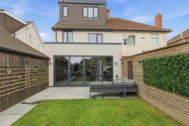 15 Cardoness Drive, Sheffield 32_297.jpg