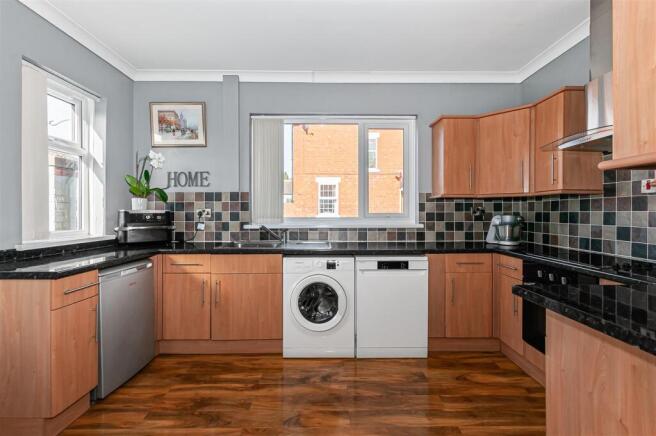 3 bed Semi-Detached for sale Image 4