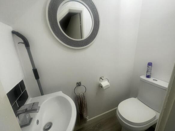 Cloakroom/wc