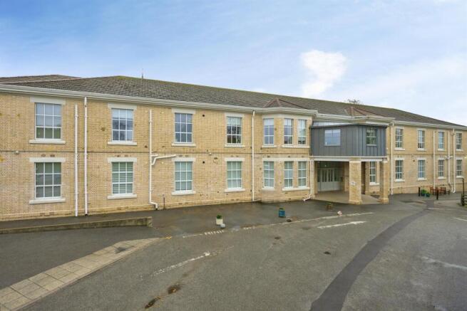 2-bed flat on Craigie Drive, Plymouth, £335,000