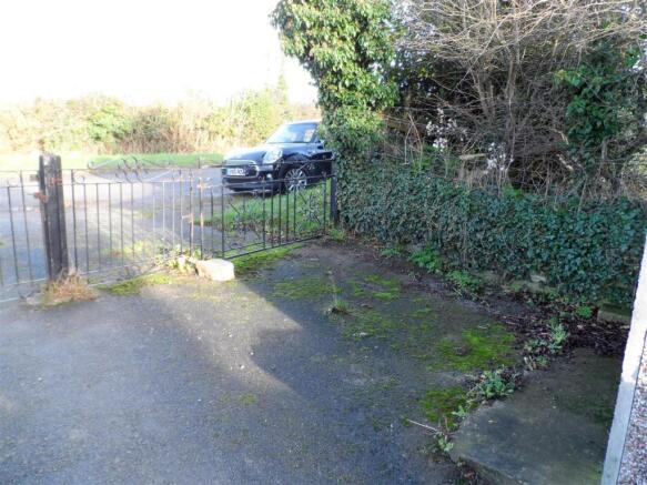 DRIVEWAY/GARAGE