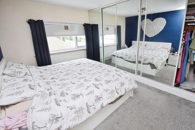 4 bed Semi-Detached for sale Image 8