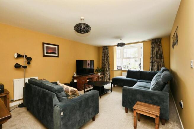 4 bed Detached for sale Image 8