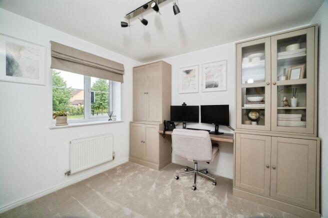 4 bed Detached for sale Image 6