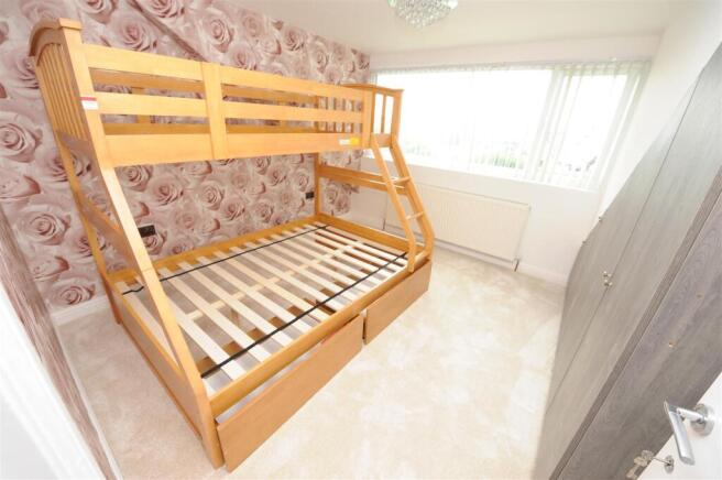 5 bed Link Detached House for sale Image 9