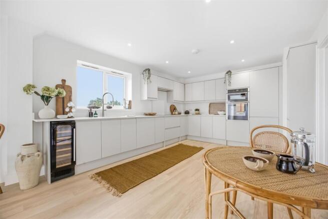 Kitchen 1.jpg