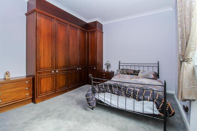 2 bed Flat for sale Image 7