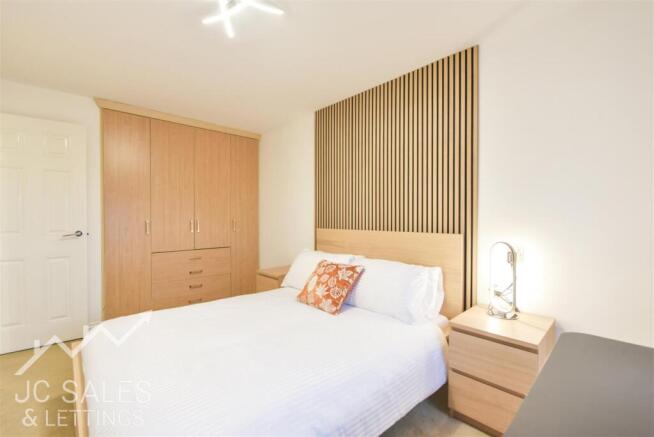 4 bed Semi-Detached for sale Image 11