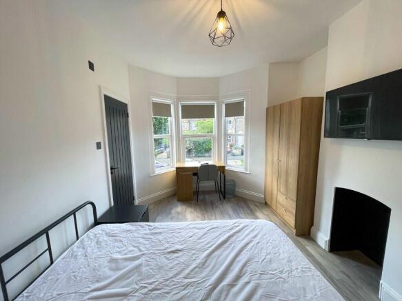 Room 5 @ £800pcm