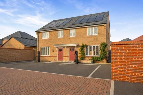 Martingale Grove, Arborfield Green, Berkshire, RG2 9HD