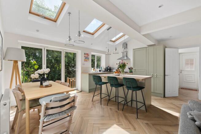 3 bed Semi-Detached for sale Image 6