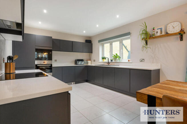 4 bed Detached for sale Image 11