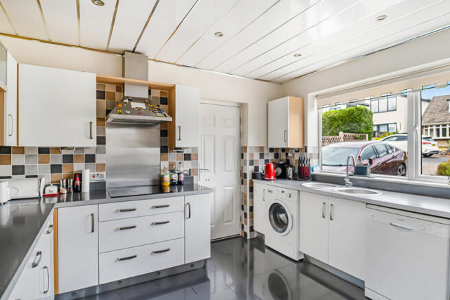 4 bed Detached for sale Image 6
