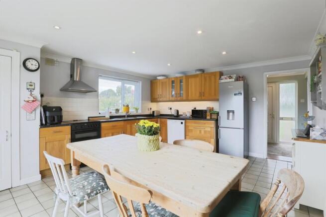 Willow Drive, Wellesbourne, Warwick photo 4