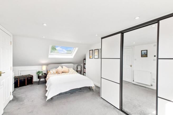 4 bed Semi-Detached for sale Image 12
