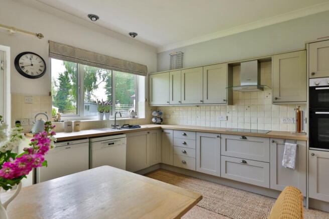 4 bed Detached for sale Image 7