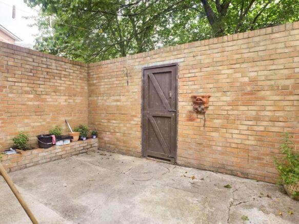 1 bed Town House to rent Image 7
