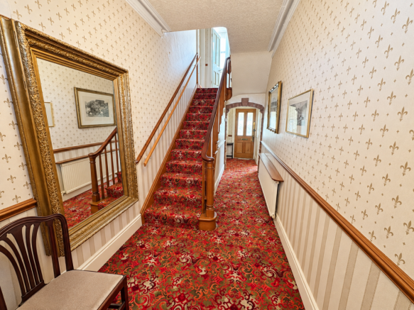 01-hallway.png